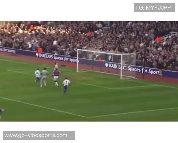 探索5号足球的魅力与技术演变，揭示其在全球足球运动中的重要地位与影响力